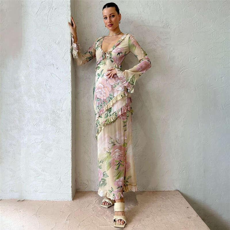 Wind 2024 Winter New Product Sexy Slimming Deep V-Strap Printed Black Fungus Edge Long Trumpet Sleeve Dress