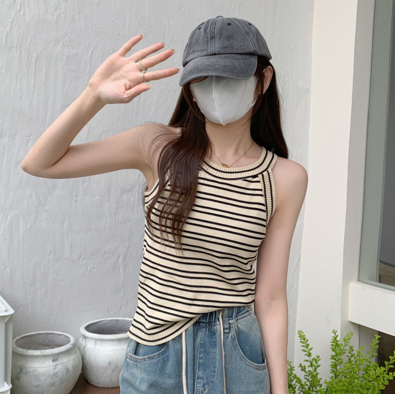 New striped sleeveless knitted vest, Korean style slim fit shorts, designer inner top