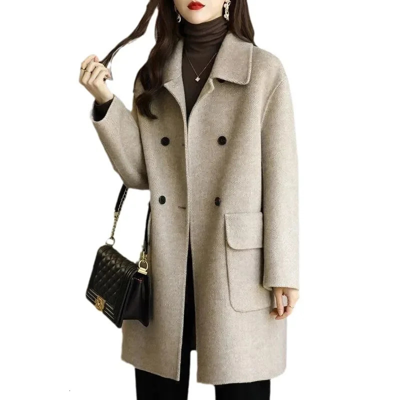 Thickened Woolen Coat For Women Autumn Winter Style AgeDefying Korean Version Warm MediumLength Loose Short Person Jacket 241121