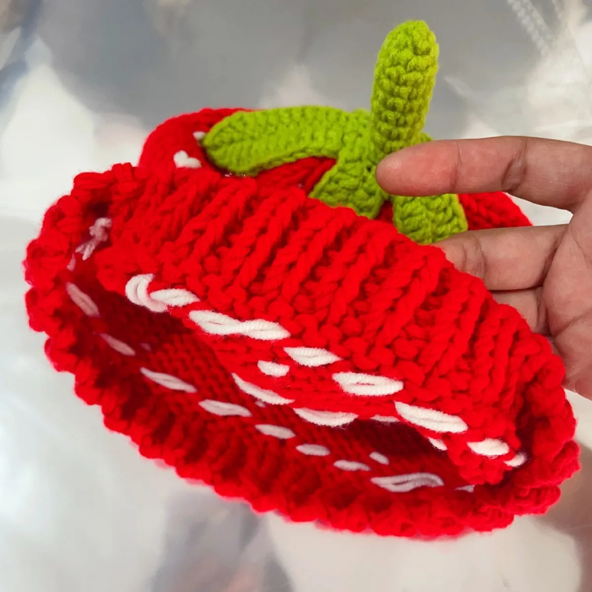 Winter Warm Hatsweet Strawberry Hat Lightweight Versatile Creative Girl Women Crochet Casual Headgear Knit Beanie Cap Skull 241125