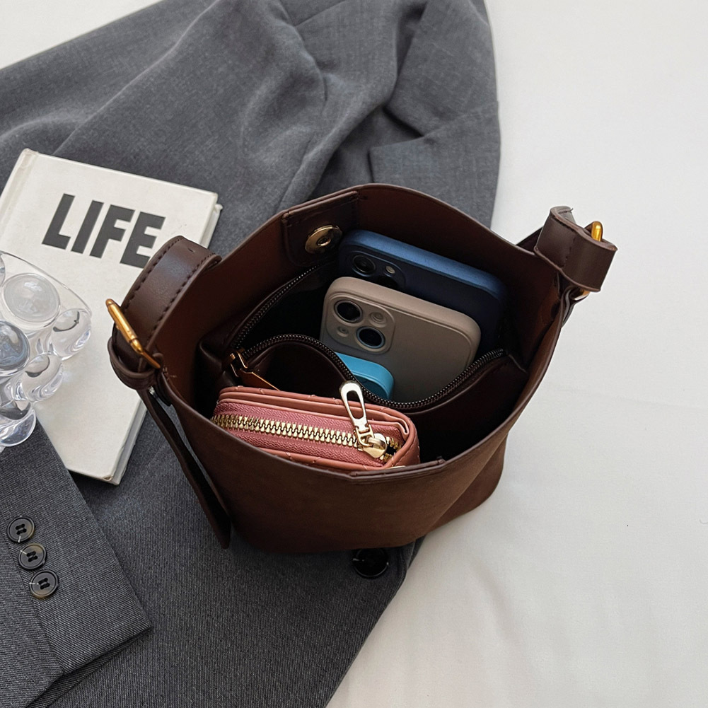 Women Fashion Retro Niche Design Suede Large Capacity Casual Leather Bucket Vintage Crossbody Satchel Bag