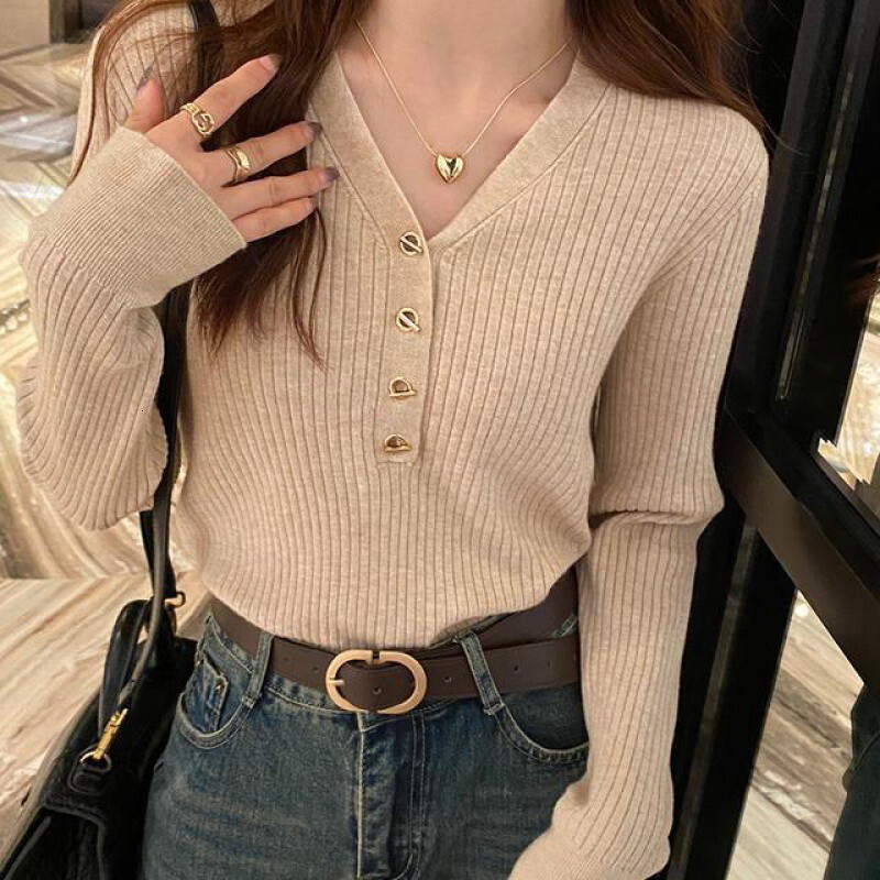 New women's small fragrance underwear paired with a new winter knitted high intelligence soft adhesive sweater designer top