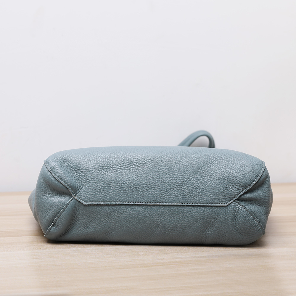 Head layer cowhide large capacity women's tote bag, genuine leather soft leather, artistic style Korean version, simple shoulder bag