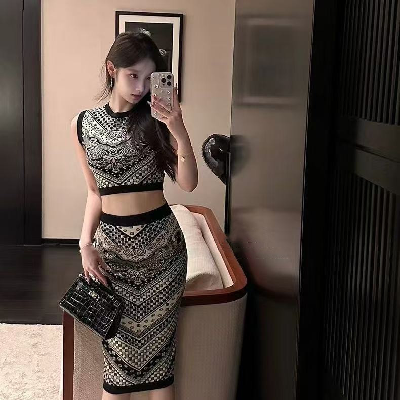 2024 Luxury Retro Knitted Vest Dress Set Fashion High-waisted Sexy Summer Knitted Dress Set Two-piece