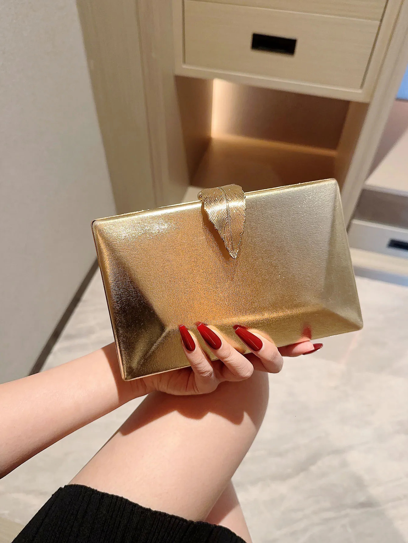 European and American fashionable dinner bag metal leaf buckle clutch square box crossbody chain evening dress 241115