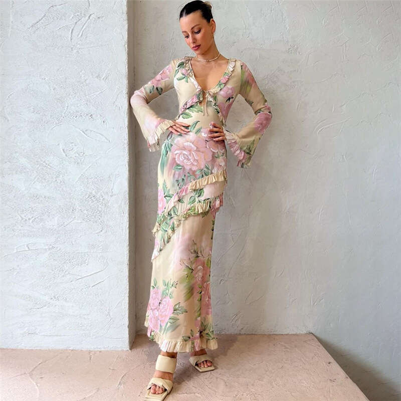 Wind 2024 Winter New Product Sexy Slimming Deep V-Strap Printed Black Fungus Edge Long Trumpet Sleeve Dress