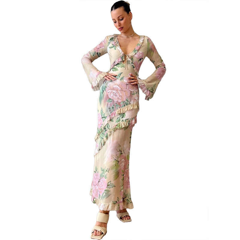 Wind 2024 Winter New Product Sexy Slimming Deep V-Strap Printed Black Fungus Edge Long Trumpet Sleeve Dress