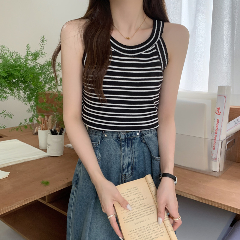 New striped sleeveless knitted vest, Korean style slim fit shorts, designer inner top