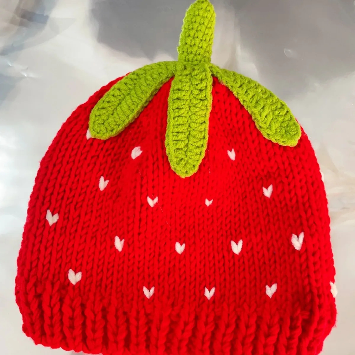 Winter Warm Hatsweet Strawberry Hat Lightweight Versatile Creative Girl Women Crochet Casual Headgear Knit Beanie Cap Skull 241125