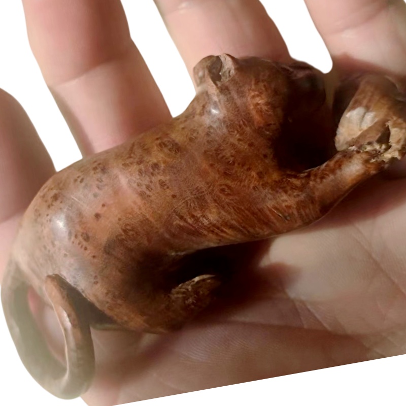 Artisanal Wooden Feline Eating Fish Ornament - Compact Crafted with Detailed Handles