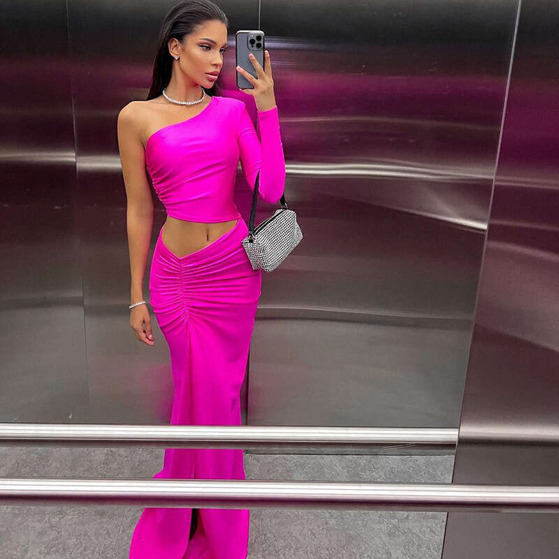 Women's new fashionable and sexy slanted shoulder single sleeve pleated waist open slit mid length women's dress