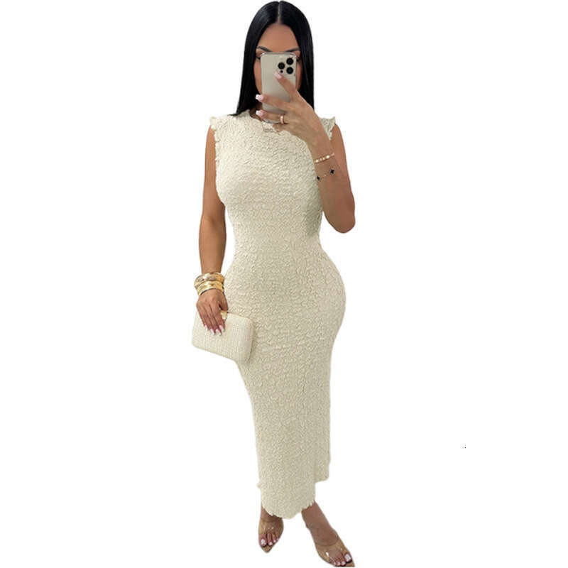 Wind 2024 autumn and winter new women's clothing fashionable temperament round neck high waist slim fit buttocks wrapped solid color dress