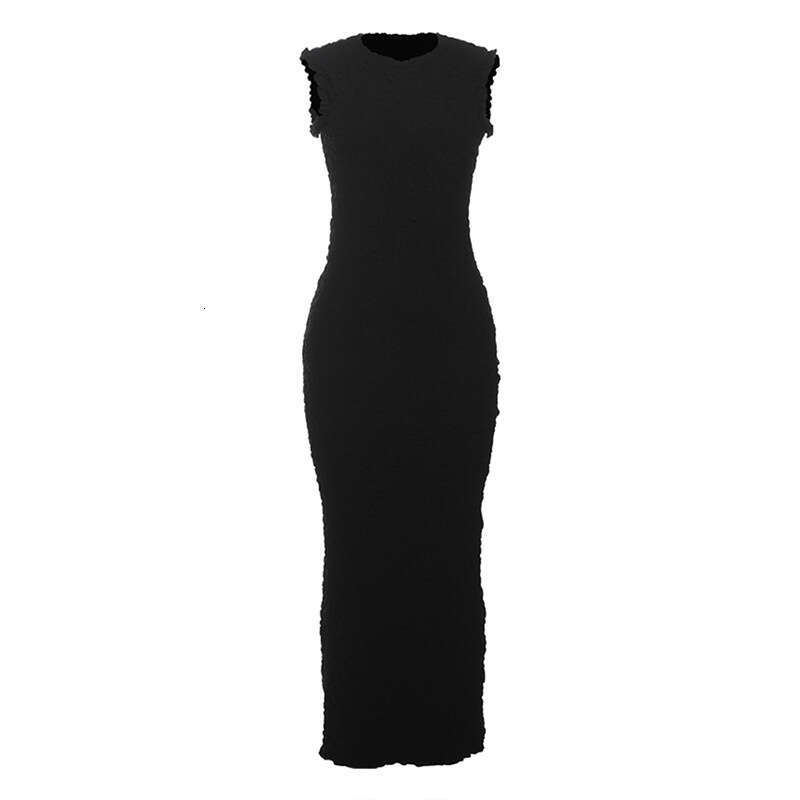 Wind 2024 autumn and winter new women's clothing fashionable temperament round neck high waist slim fit buttocks wrapped solid color dress