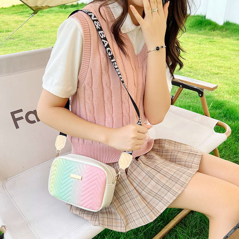 Women's 2022 new wave pattern embroidered iron sheet ribbon small square camera casual live broadcast gift bag