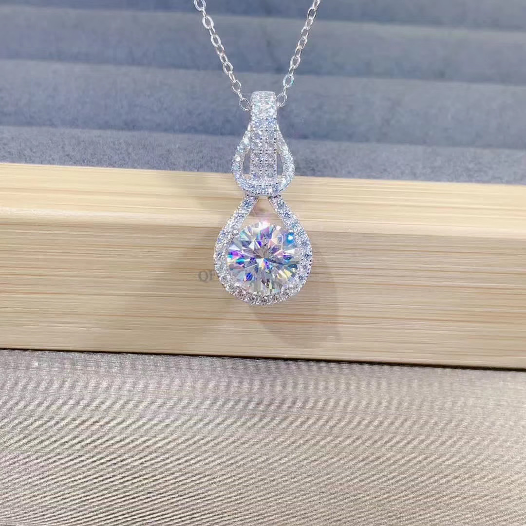 1CT Choucong Brand Lover Pendant Luxury Jewelry 925 Sterling Silver Round Cut White Moissanite Diamond Gemstones Party Women Party Wedding Clavicle Ne
