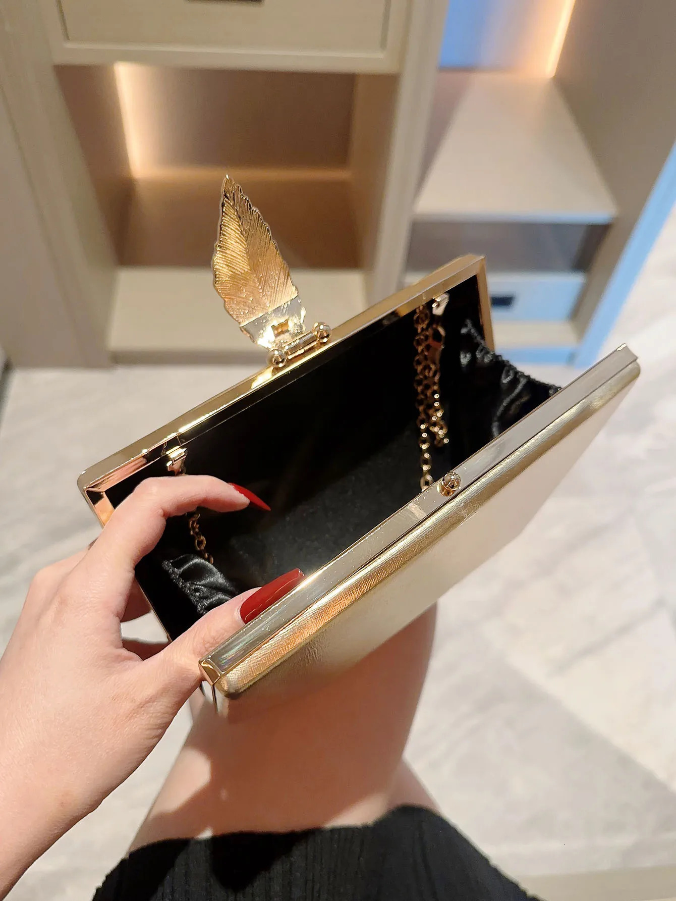 European and American fashionable dinner bag metal leaf buckle clutch square box crossbody chain evening dress 241115