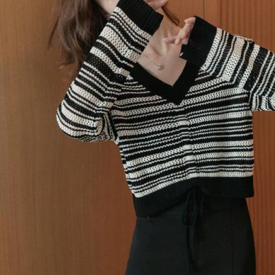 Fashion V-neck striped sweater women in early autumn 2023, new lazy style hollow out knitted top for women's clothing