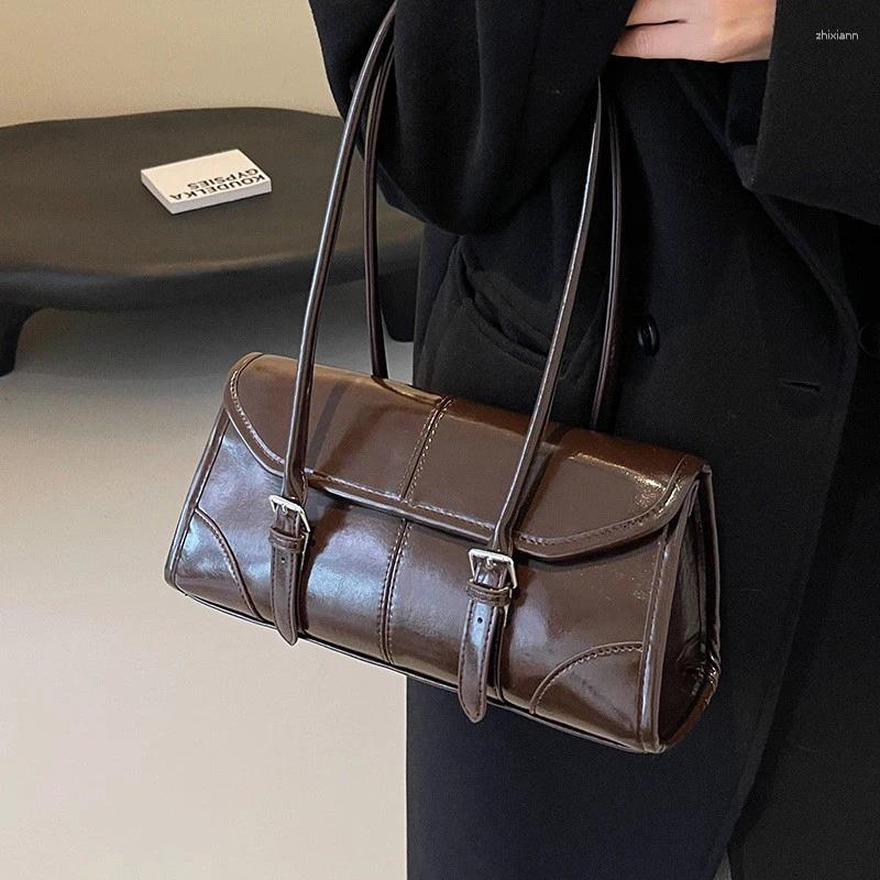 2025 NEW Totes Autumn Winter Shoulder Underarm Bag For Women Retro Pocket Decoration Fashion French Small Hand Baguette Handbags zhanyishengli