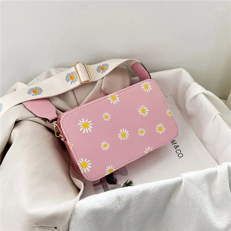 2025 NEW Totes Fashion Women Bag Daisy Pattern Shoulder Handbag Printed Small Square Tote Classic Elegant Crossbody Sac zhanyishengli