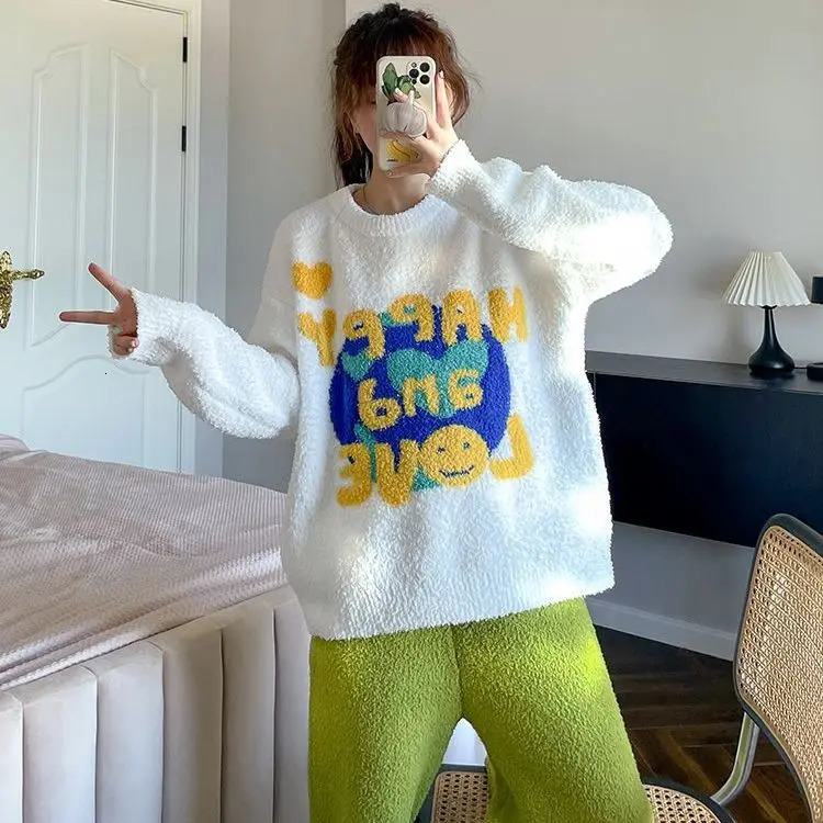 Winter warm round neck long sleeved 2-piece set for womens plush home clothes cute printed pajamas for women 241130