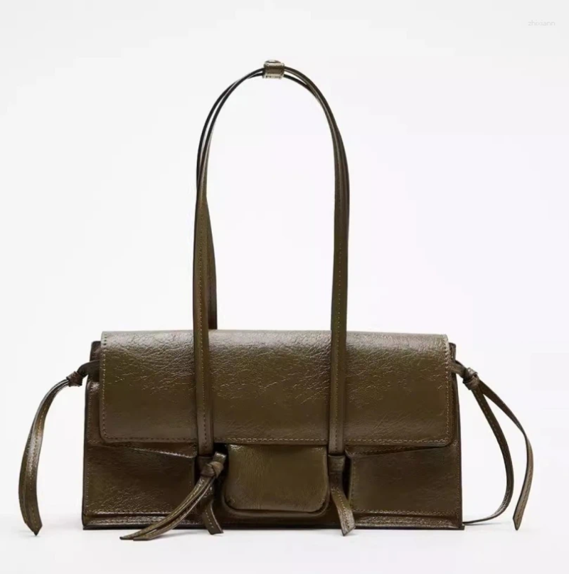 2025 NEW Totes Autumn Winter Shoulder Underarm Bag For Women Retro Pocket Decoration Fashion French Small Hand Baguette Handbags zhanyishengli
