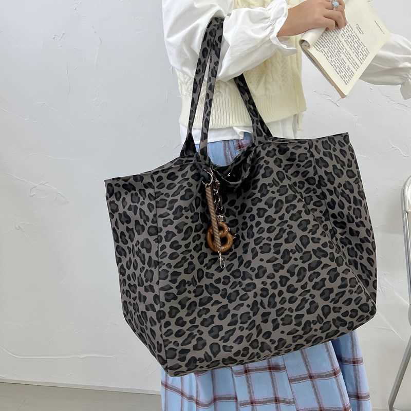 Leopard print canvas commuting bag for women new fashion handbag, large capacity single shoulder mommy bag, crossbody tote bag 241202
