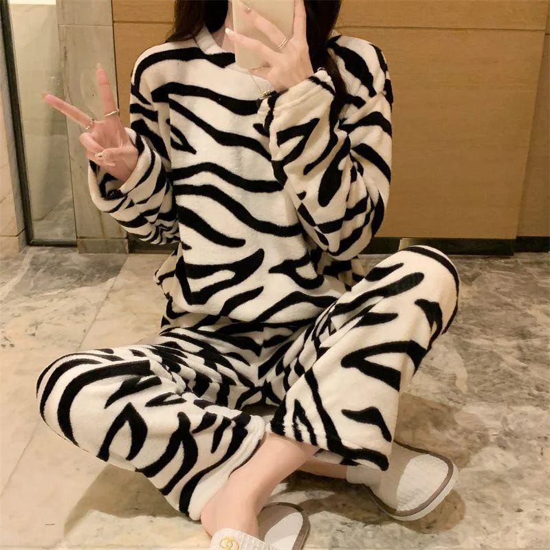 Zebra Striped Coral Velvet Pajamas Womens Autumn/Winter Home Set Apron Thickened Warm Clothes 241130
