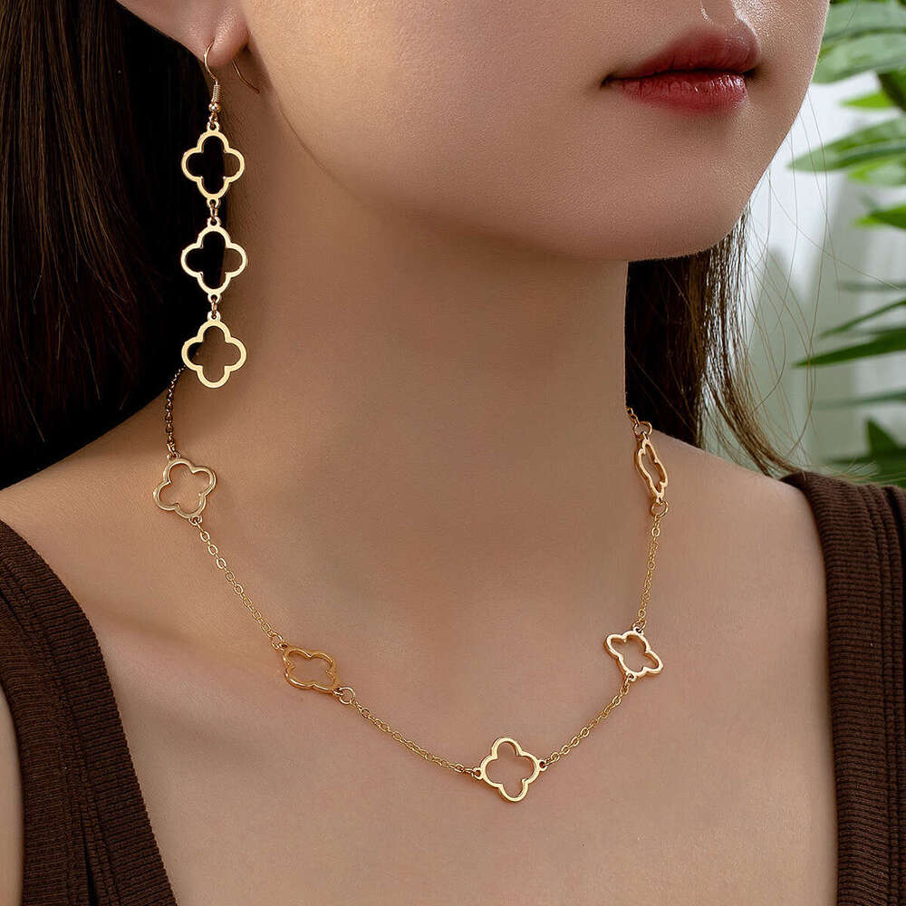 Hollow out clover chain bracelet necklace set, women's lightweight earrings gold set