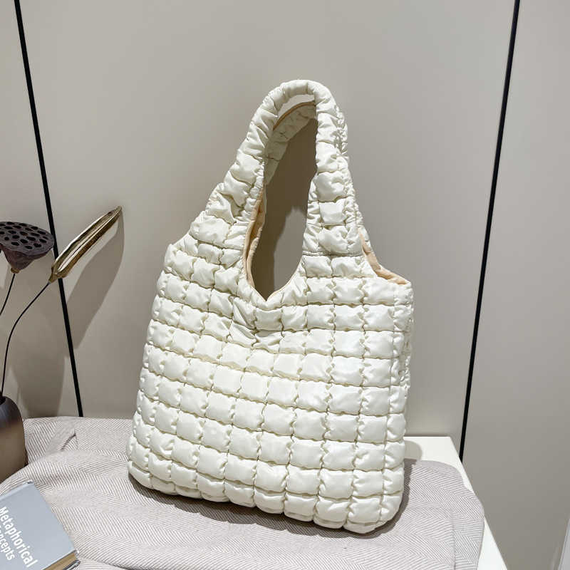 New autumn and winter large capacity bubble tote bag for women high-end feeling diamond grid pleated single shoulder cloud bag trendy 241202