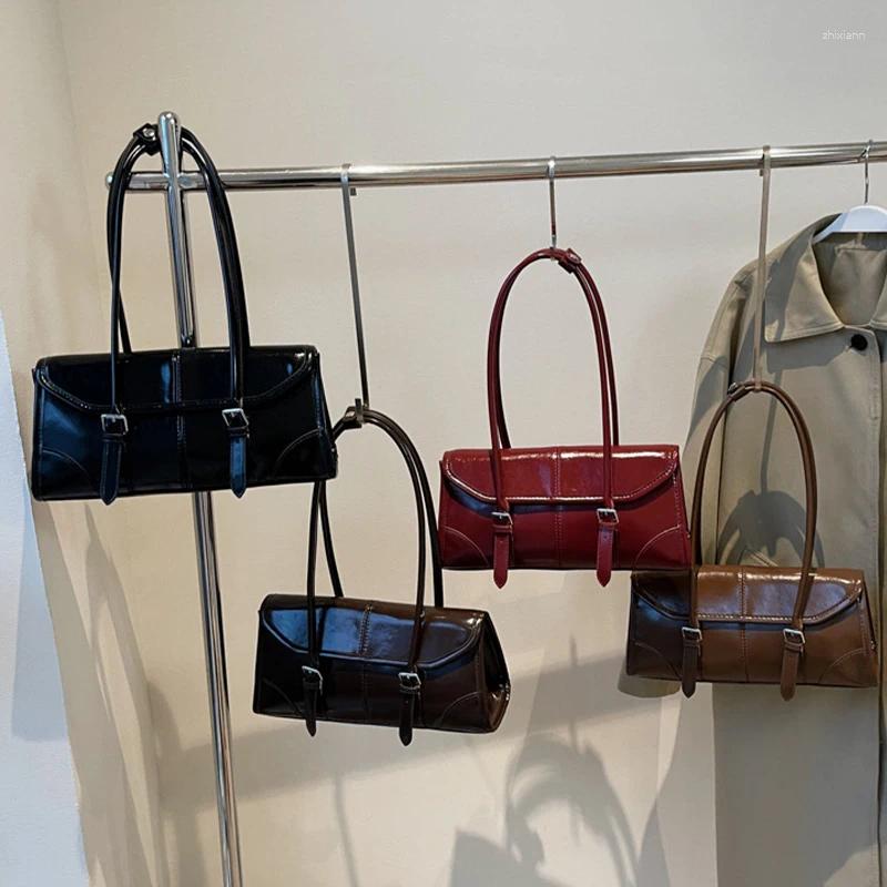 2025 NEW Totes Autumn Winter Shoulder Underarm Bag For Women Retro Pocket Decoration Fashion French Small Hand Baguette Handbags zhanyishengli