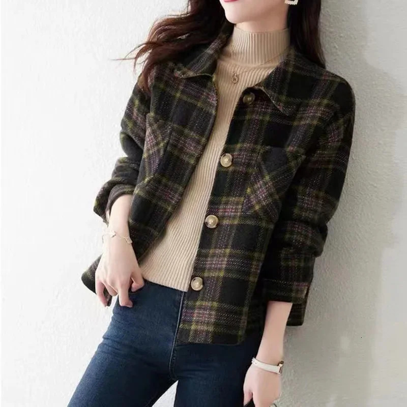 Autumn Winter Vintage Loose Turndown Collar Short Coats Clothing Plaid Pockets Thick Tops Office Lady Basic Windbreaker 241121