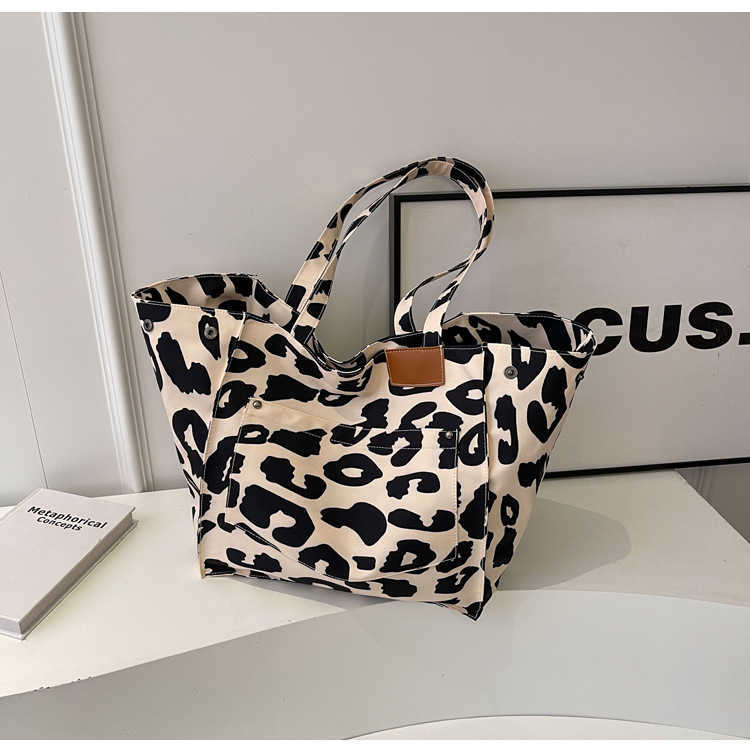 Korean version super popular large capacity tote bag leopard pattern fashion trend versatile shoulder bag casual travel handbag 241202
