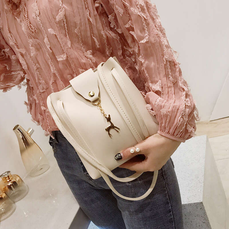 Deer Pendant Single Shoulder Diagonal Span PU Bucket Summer New Change Women's Bag B2