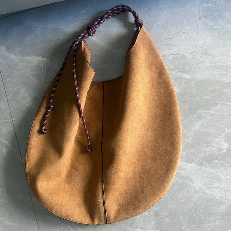 Large Capacity Tote Bag 2024 New Autumn/winter High-grade Niche Design Retro Commuter Handbag Shoulder Bags - view 7