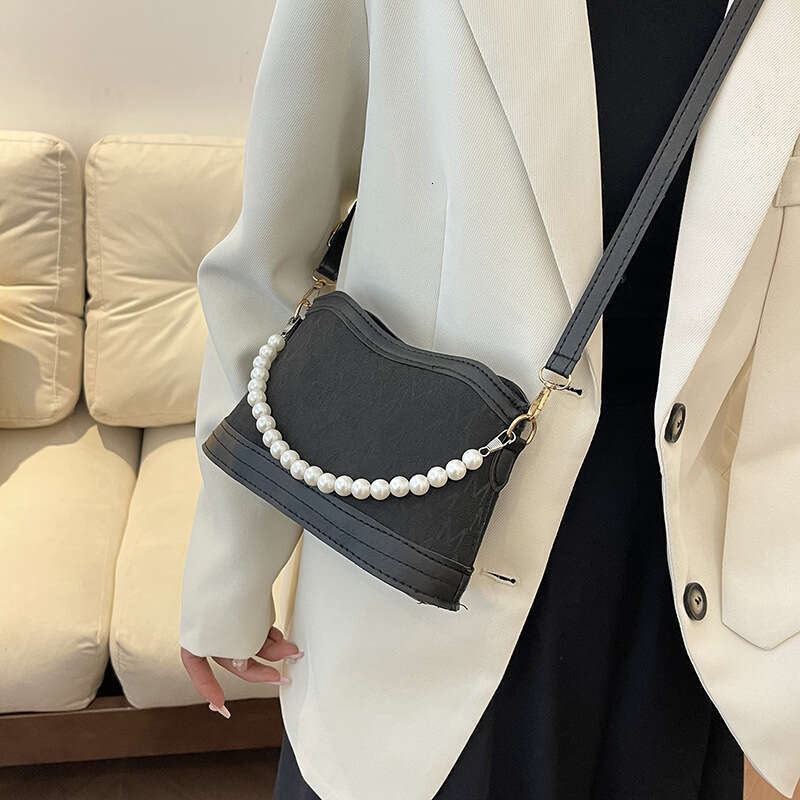 Pearl Chain Armpit Spring New French Niche Design Bag, Fashionable Single Shoulder Crossbody Small Square Bag B2