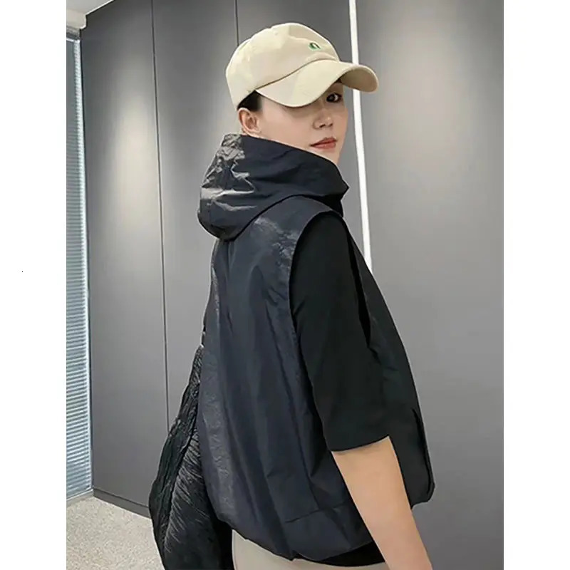 Casual Hooded Black Vest Stylish Loose Sleeveless Zipper Waistcoats Female Korean Fashion Drawstring Pockets Thin Coat 241121