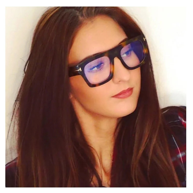 Blue light blocking womens reading glasses with oversized square frame featuring TR90 material T-shaped letter decoration optical lens 241202