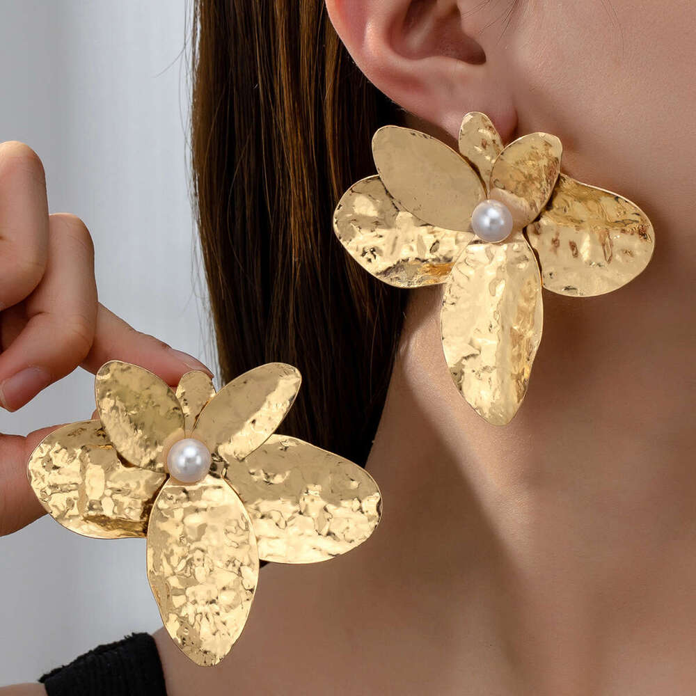 Individually exaggerated design, large wer women's fashion, high-end feeg, earrings, temperament, irregular petal earrings