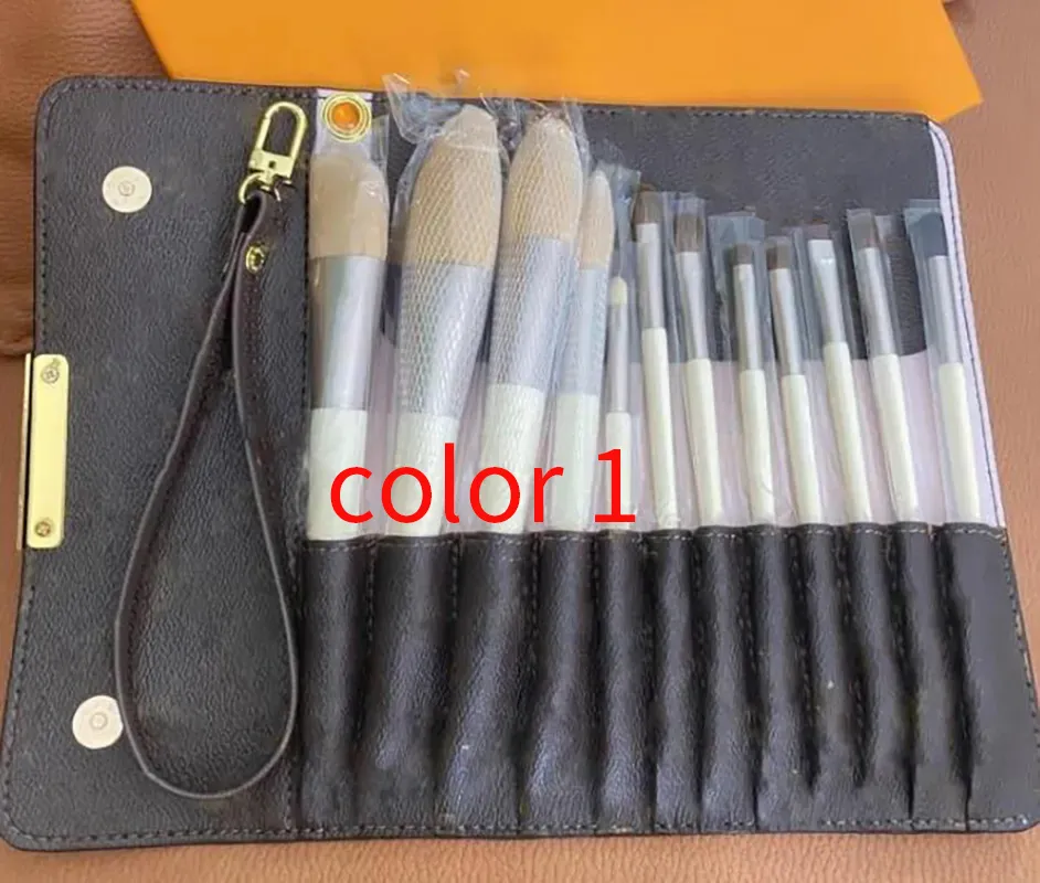 Designer Makeup Brush Letter Logo Printing Black Powder Makeup Brush Makeup Tool with Storage Bag Gift Box