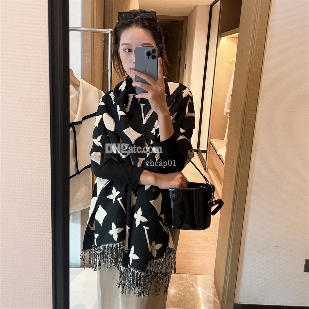 Designer scarf Men women luxury letter old Flower Cashmere Scarfs fashion warmth comfort wintertime Scarves Multiple choices With box 02