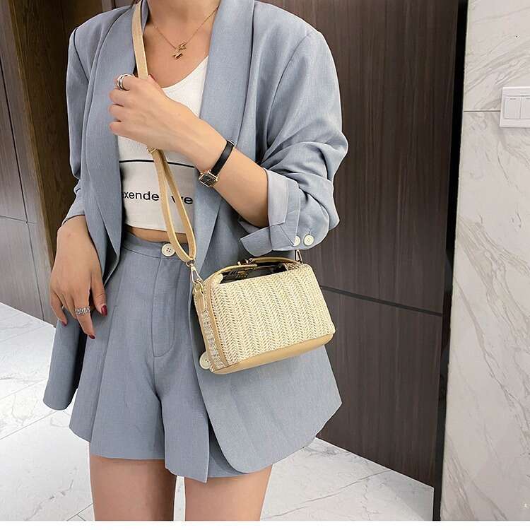 Spring Summer Small Women's New Trendy Korean Version, Versatile Crossbody Bag, Simple And Fresh One Shoulder Straw Woven Handbag B1