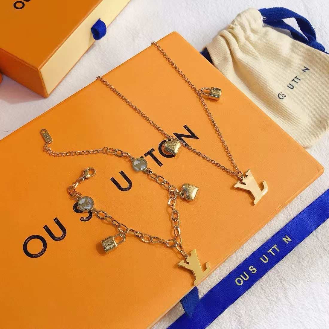 heart necklace designer jewelry women plated gold metal chain thin letter pendant charm louievuitton lvs lvt louis vuittonly MPJP