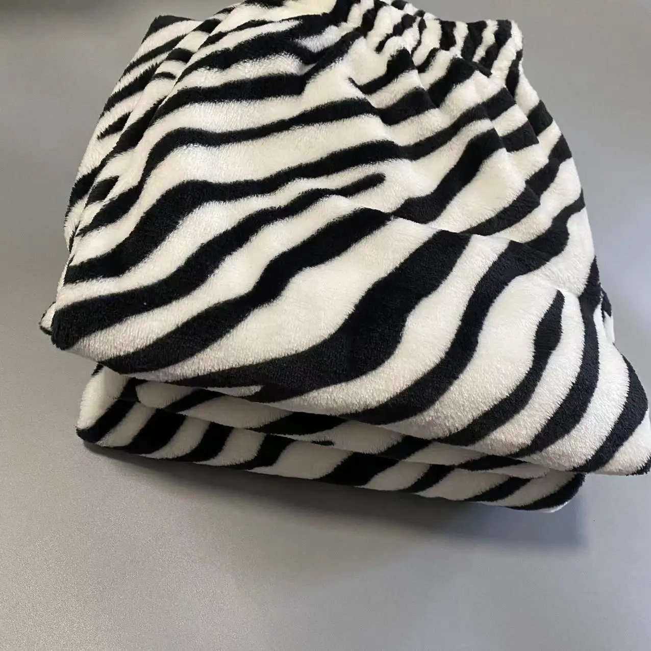 Zebra Striped Coral Velvet Pajamas Womens Autumn/Winter Home Set Apron Thickened Warm Clothes 241130