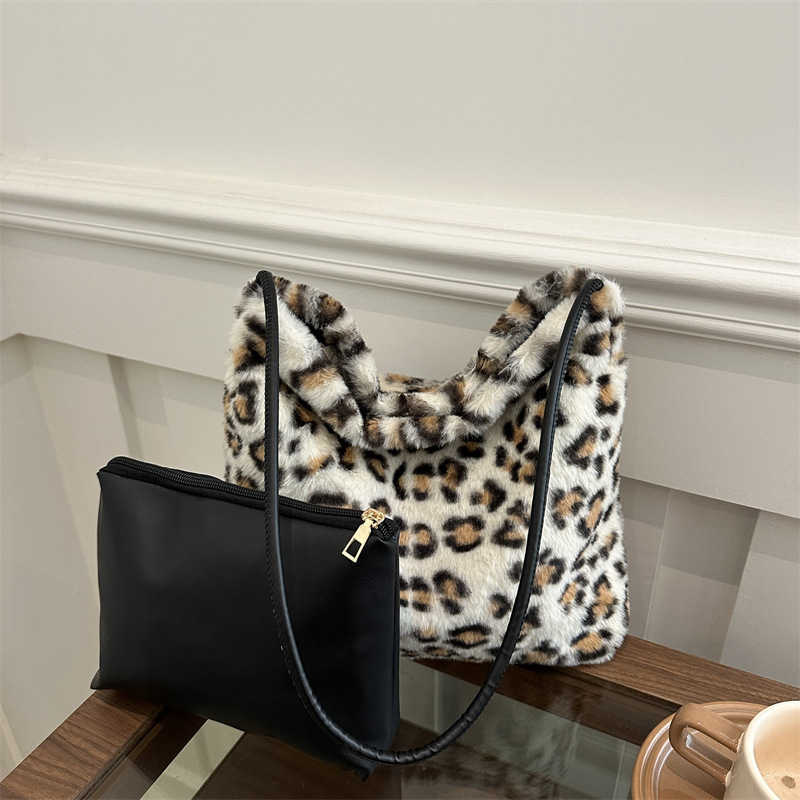 Trendy Plush Leopard Pattern Women's Bag Personalized Versatile Single Shoulder Mother and Child Bag Lazy Style Plush Underarm Bag Trendy 241202