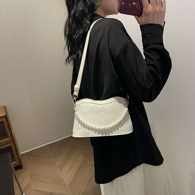 Pearl Chain Armpit Spring New French Niche Design Bag, Fashionable Single Shoulder Crossbody Small Square Bag B2