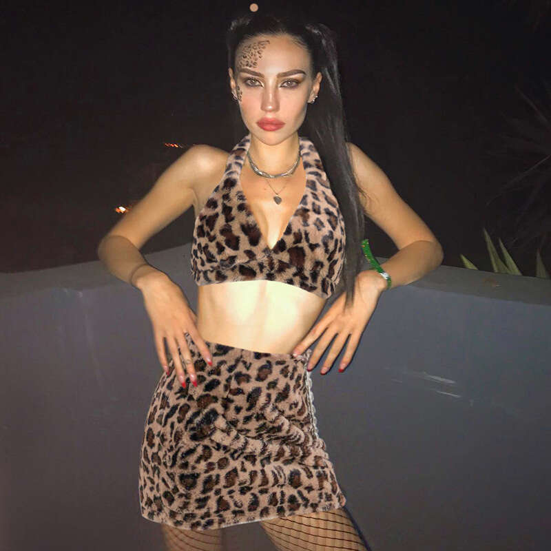 European and American fashion leopard print plush vest ins super hot short backless sexy top winter hanging neck suspender trend 2024 new style chic e