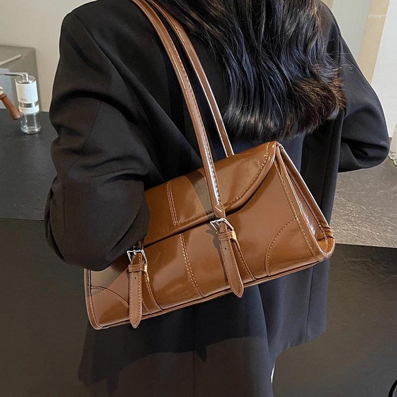 2025 NEW Totes Autumn Winter Shoulder Underarm Bag For Women Retro Pocket Decoration Fashion French Small Hand Baguette Handbags zhanyishengli