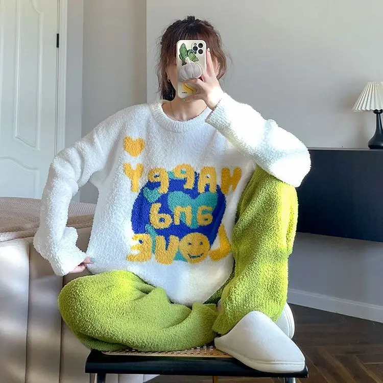 Winter warm round neck long sleeved 2-piece set for womens plush home clothes cute printed pajamas for women 241130