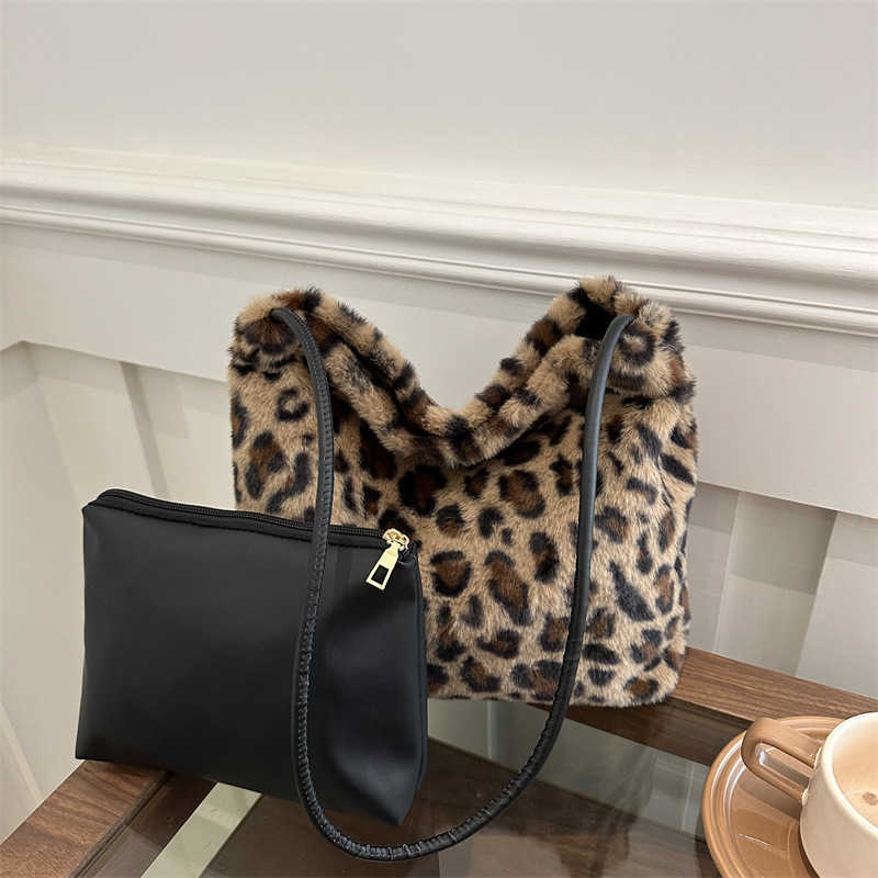 Trendy Plush Leopard Pattern Women's Bag Personalized Versatile Single Shoulder Mother and Child Bag Lazy Style Plush Underarm Bag Trendy 241202