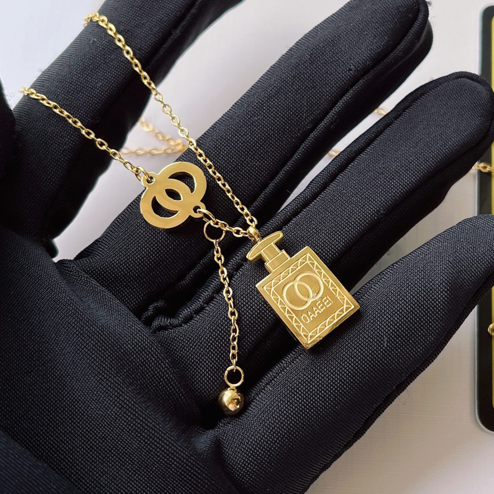 Stainless Steel Designer Necklace Pendants Letter Crystal Necklaces Choker Chains High Quality Choker Pearl Jewelry Men Womens Holiday Party Gifts